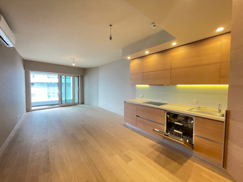 Просторна 4-кімнатна квартира з терасою в Berlin-Mitte