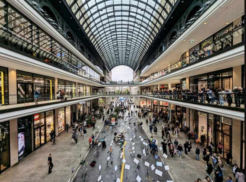 Café in Mall of Berlin - Image 4