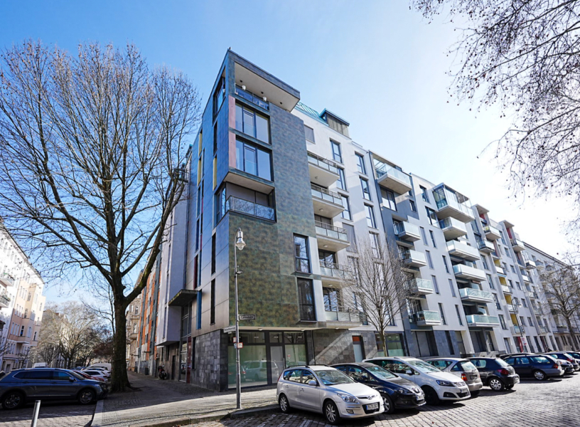 Сучасна 2-кімнатна квартира з балконом у центральному районі