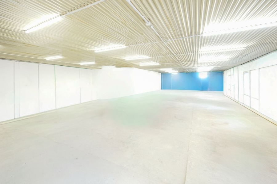 Привабливий комерційний об'єкт на ділянці 4 500 м² у Берліні - Image 2