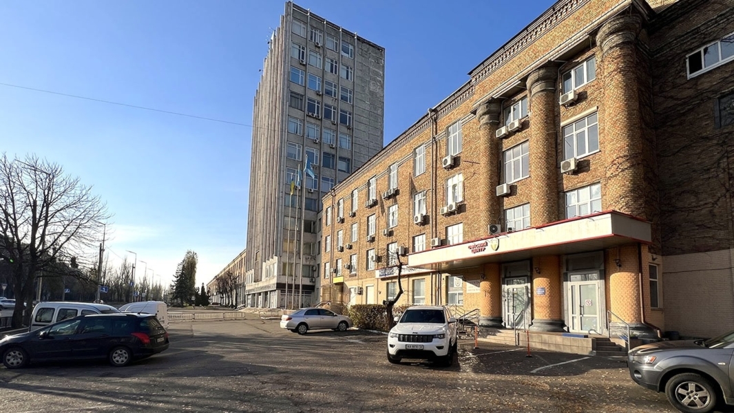 Фасадне будівля 1 603 м² у Києві - орендарі, паркінг, ділянка 1500 м² - Image 3