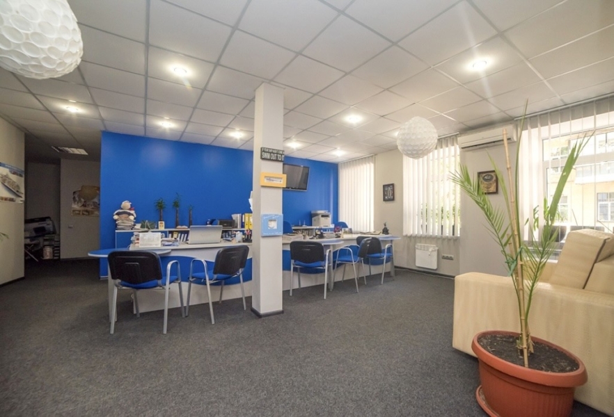 Фасадне будівля 1 603 м² у Києві - орендарі, паркінг, ділянка 1500 м² - Image 4