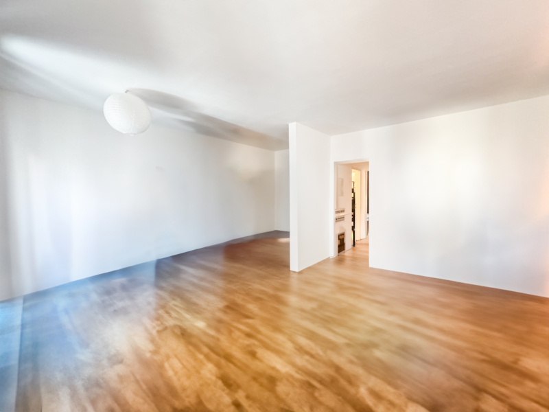 Сучасна 2-кімнатна квартира з балконом у центральному районі - Image 4