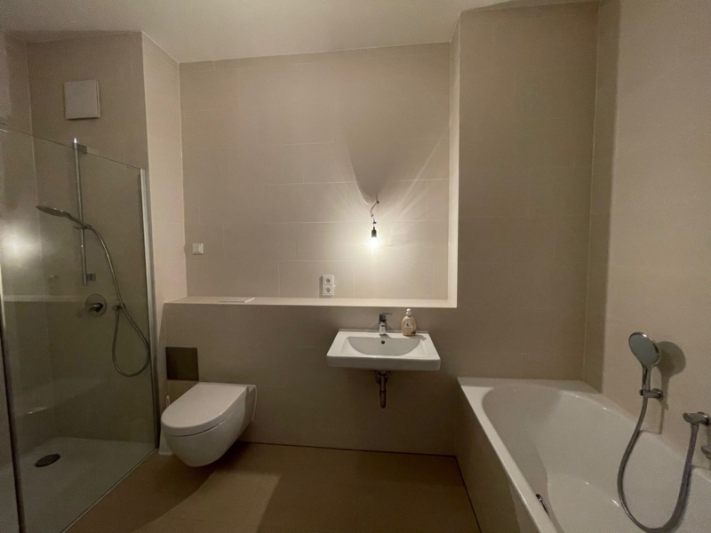 Современная 2-комнатная квартира с балконом в Berlin-Mitte - Image 3