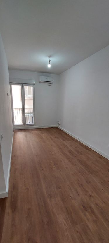 Відремонтована квартира в центрі Барселони - Image 3