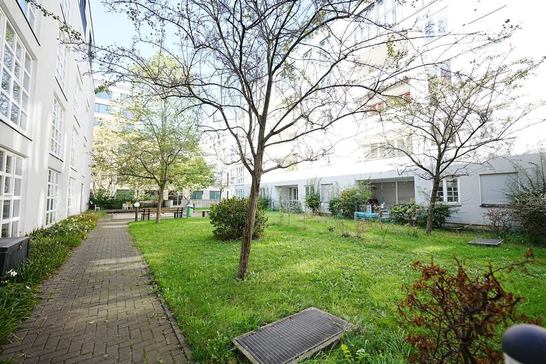 Светла 2-кімнатна квартира з балконом у Berlin-Tiergarten