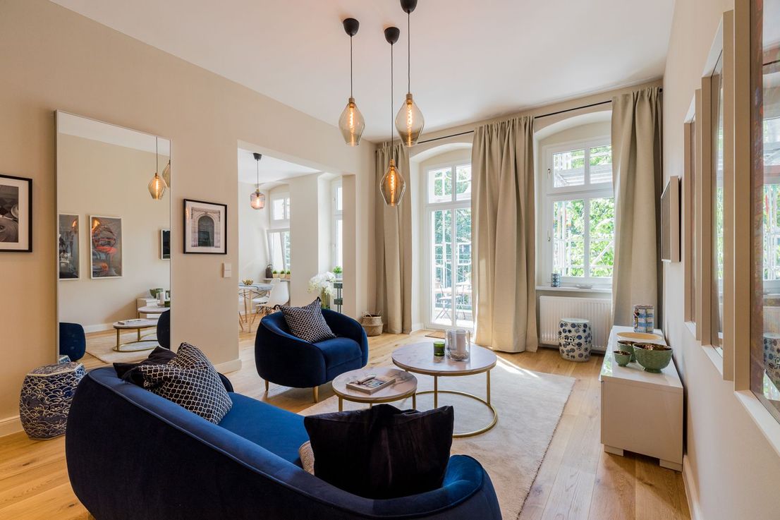 Стильна та повністю мебльована 2-кімнатна квартира з балконом у Ліхтенберзі