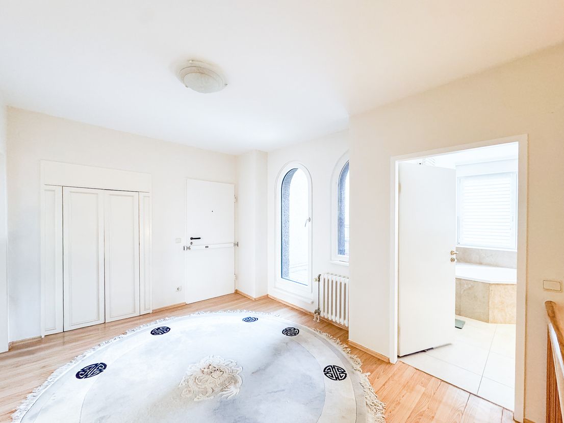 Ексклюзивна квартира з 4 балконами в Berlin-Charlottenburg - Image 2