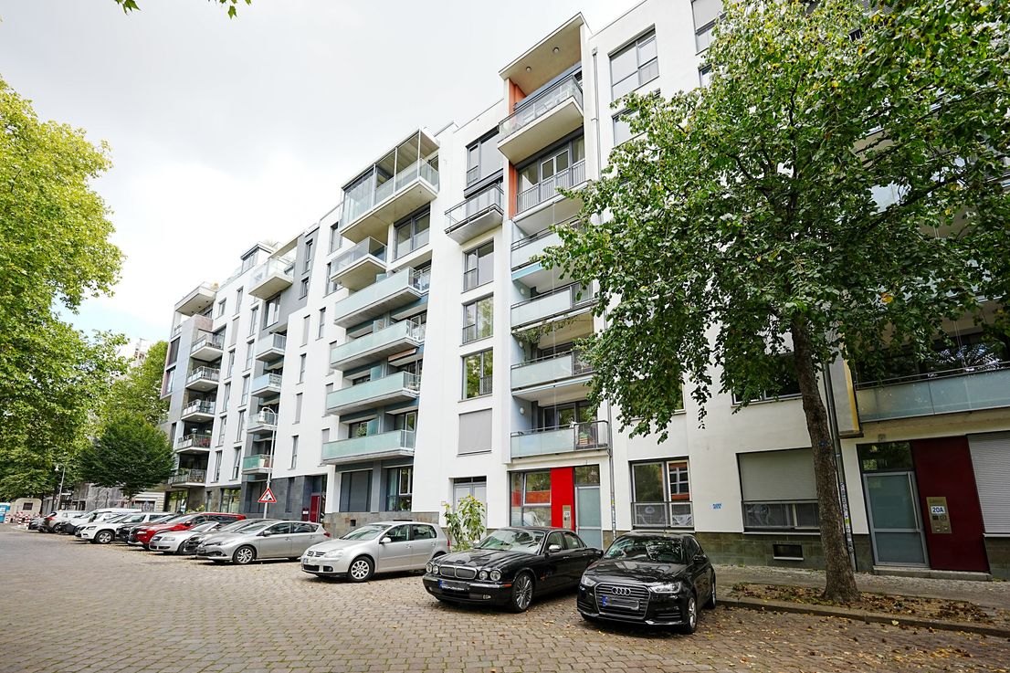 Мебльована 2-кімнатна квартира з балконом у центральній частині Берліна