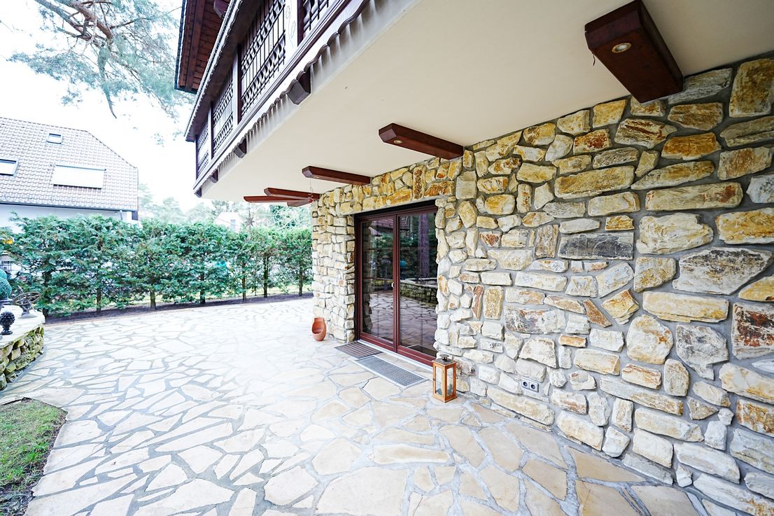 Exclusive Alpine-style House in Berlin - Image 2