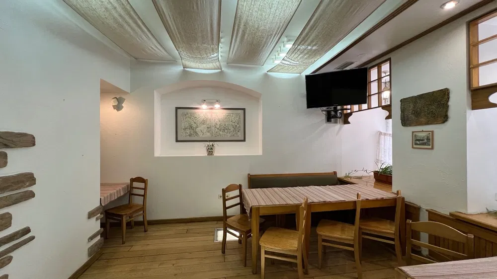 Фасадне приміщення біля Майдану Незалежності в центрі, Київ - Image 3